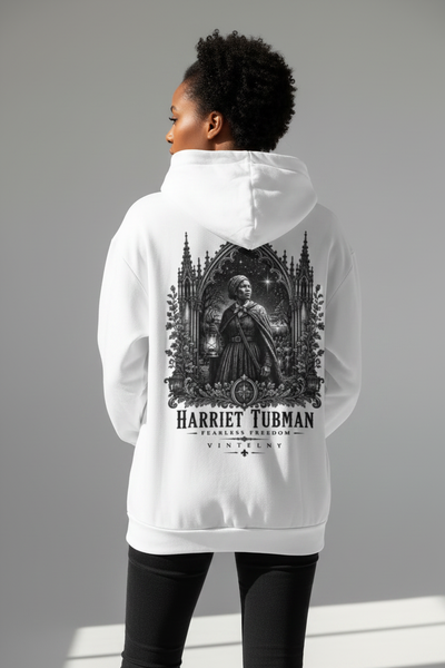 Mockup misma modelo espalda Harriet Tubman Hoodie