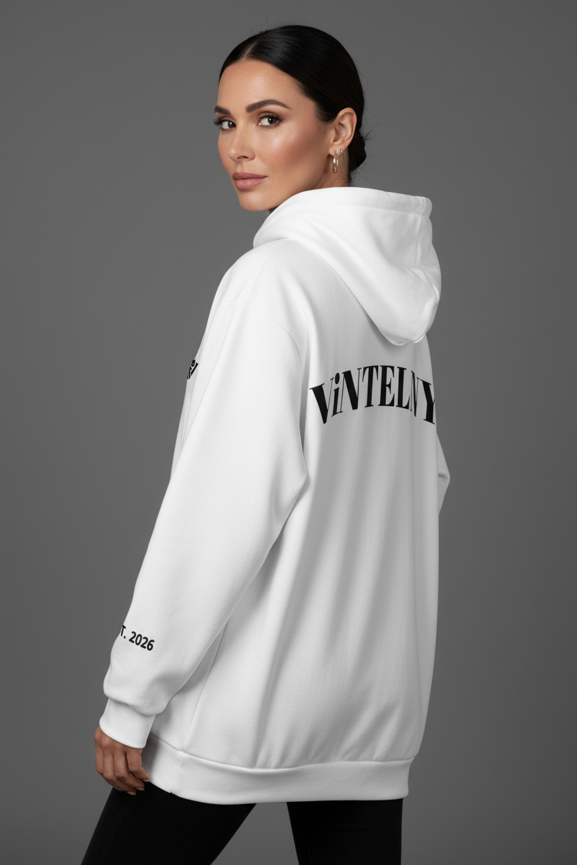 ViNTELNY Signature White Hoodie - Mockup Mujer